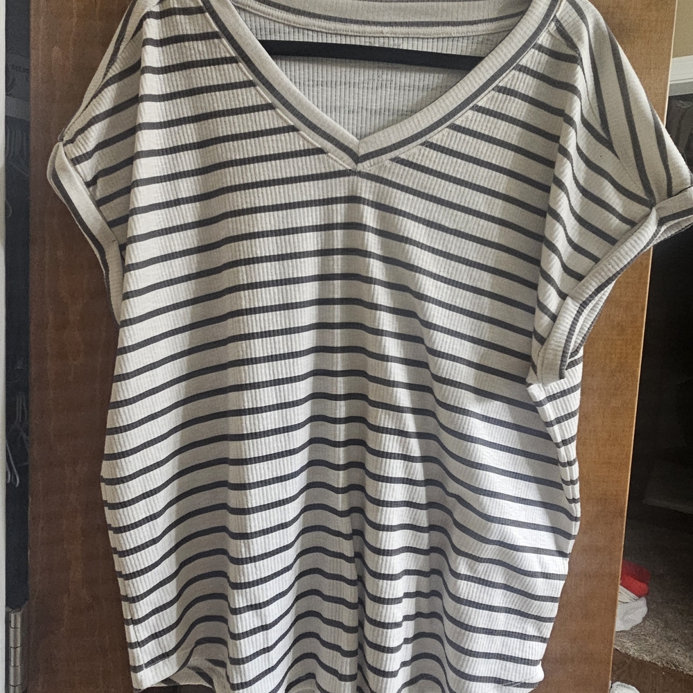 47 Striped V-Neck Ribbed Short Sleeve Top - White & Black